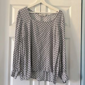 Adorable long sleeve blouse